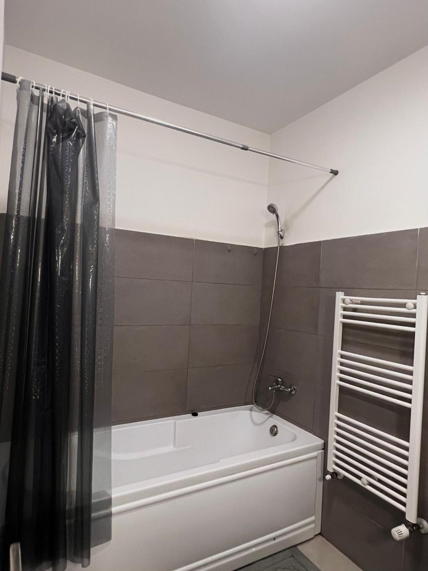 Apartamento Apartament Madeira Oradea Exterior foto