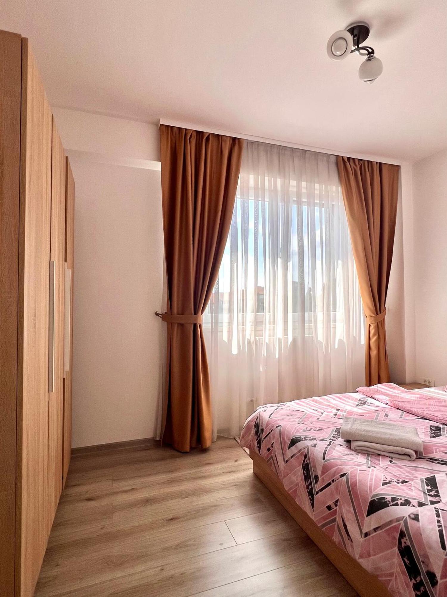 Apartamento Apartament Madeira Oradea Exterior foto
