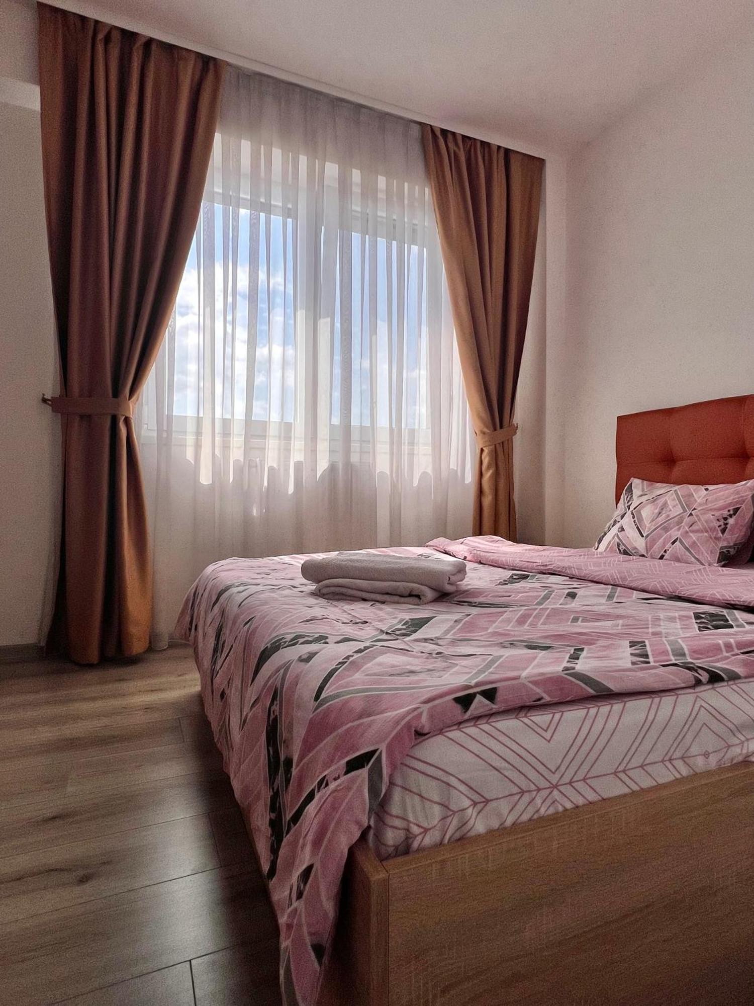 Apartamento Apartament Madeira Oradea Exterior foto