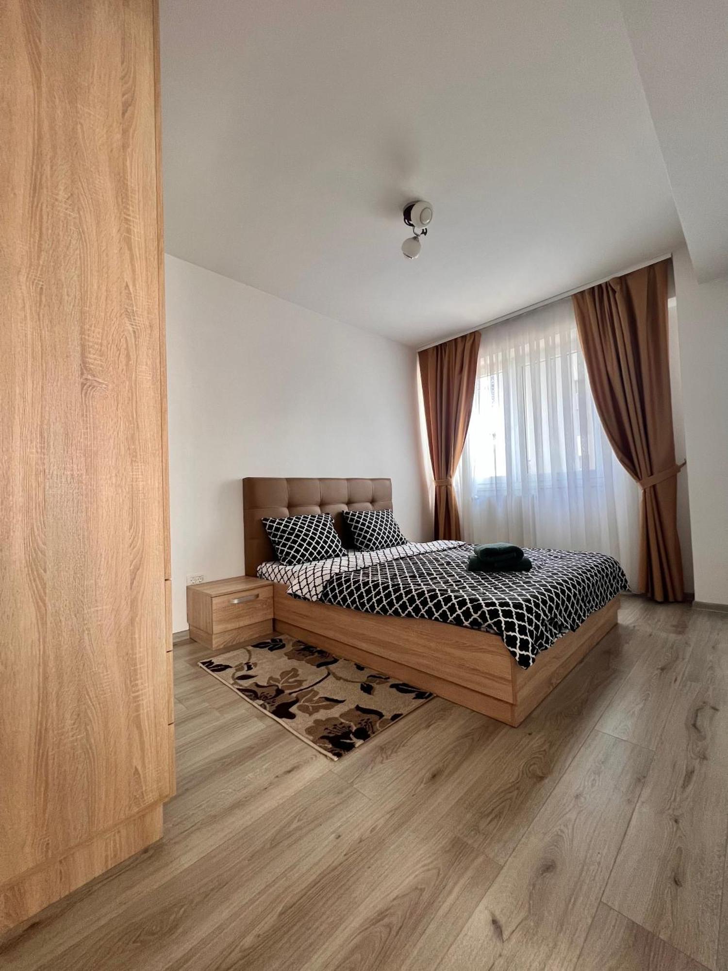 Apartamento Apartament Madeira Oradea Exterior foto